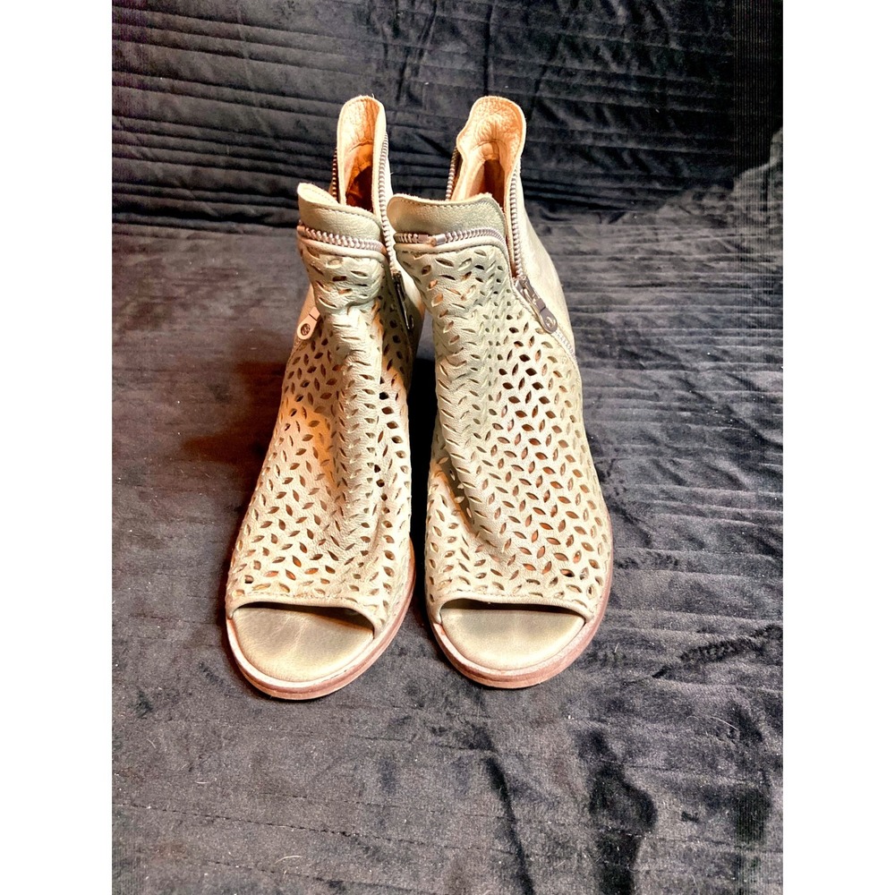 L'Autre Chose Sage Green Perforated Leather Open Toe Booties Italy Sz 38